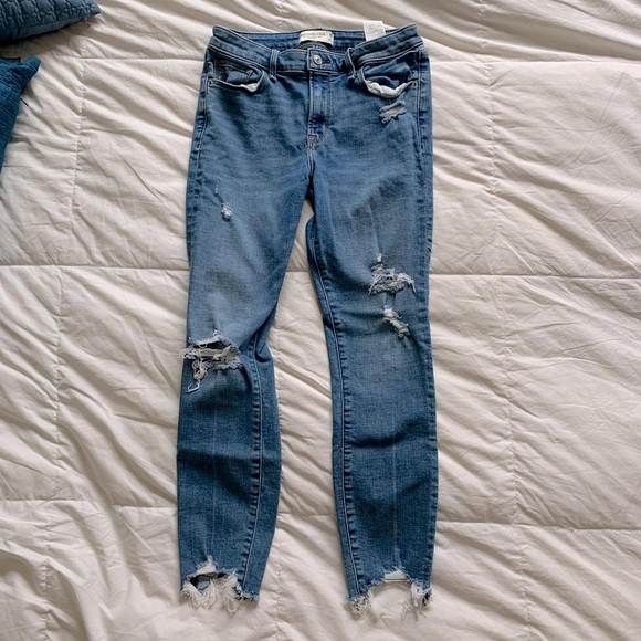 Abercrombie Mid Rise cropped destroyed Jeans - Picture 2 of 6